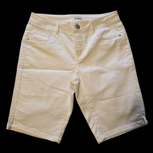 NWOT Women’s D. Jeans White Bermuda‎ Shorts